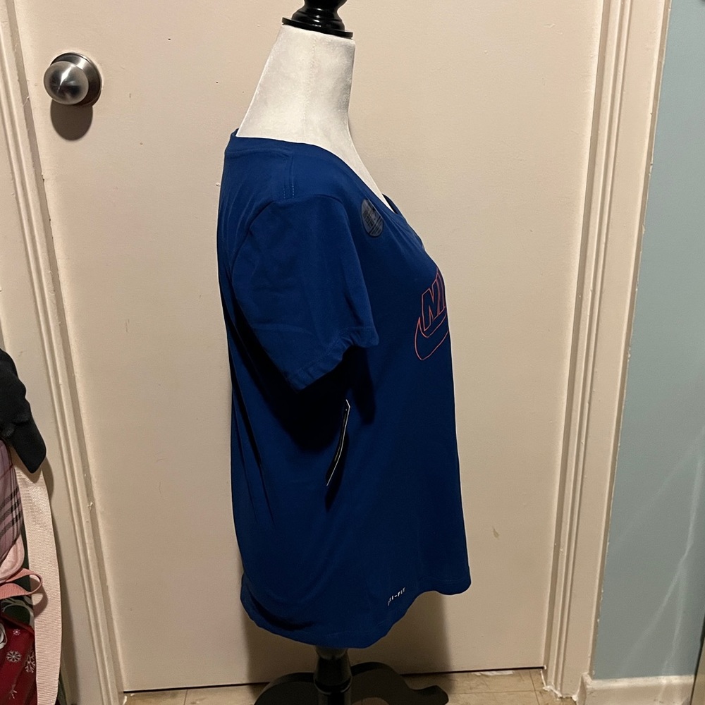 BNWT NIKE DRI-FIT STANDARD FIT TEE - Picture 6 of 12